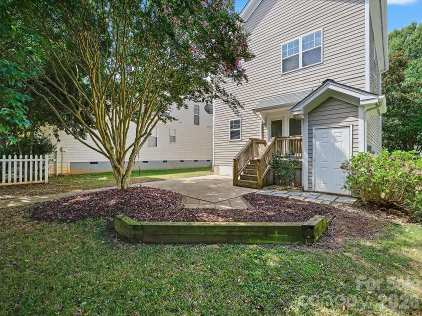 8515 Lindholm Drive, Huntersville, NC 28078.  MLS# CAR4417315, YatesRealty ID 46349. 