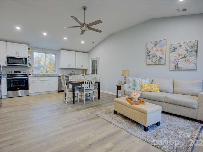 2025 Sloan Drive, Charlotte, NC 28208.  MLS# CAR4215336, YatesRealty ID 4635. 