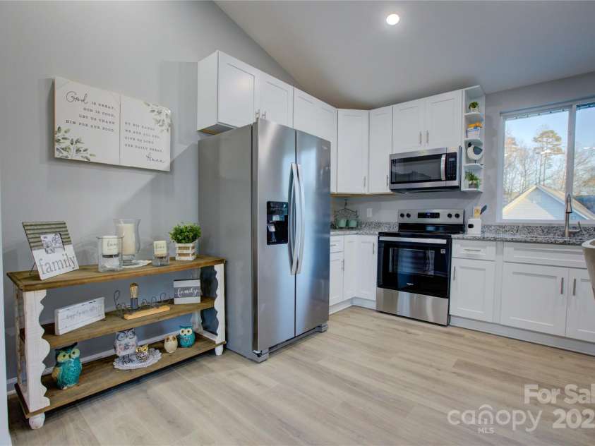 2025 Sloan Drive, Charlotte, NC 28208.  MLS# CAR4215336, YatesRealty ID 4635. 