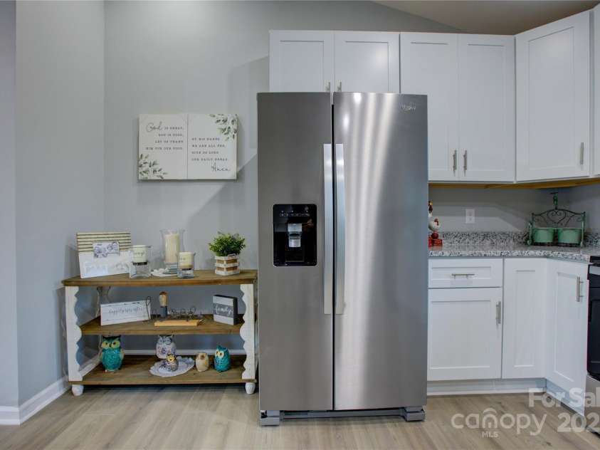 2025 Sloan Drive, Charlotte, NC 28208.  MLS# CAR4215336, YatesRealty ID 4635. 