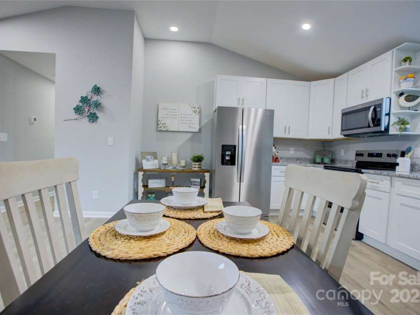 2025 Sloan Drive, Charlotte, NC 28208.  MLS# CAR4215336, YatesRealty ID 4635. 