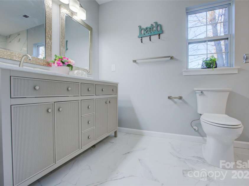 2025 Sloan Drive, Charlotte, NC 28208.  MLS# CAR4215336, YatesRealty ID 4635. 