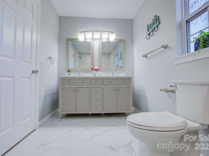 2025 Sloan Drive, Charlotte, NC 28208.  MLS# CAR4215336, YatesRealty ID 4635. 