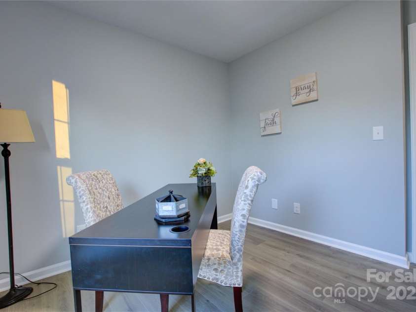 2025 Sloan Drive, Charlotte, NC 28208.  MLS# CAR4215336, YatesRealty ID 4635. 