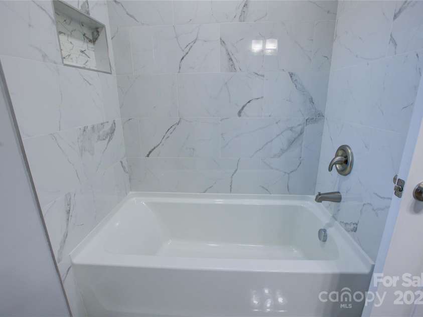 2025 Sloan Drive, Charlotte, NC 28208.  MLS# CAR4215336, YatesRealty ID 4635. 