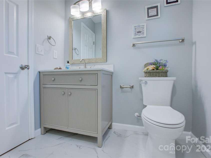 2025 Sloan Drive, Charlotte, NC 28208.  MLS# CAR4215336, YatesRealty ID 4635. 