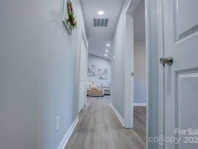 2025 Sloan Drive, Charlotte, NC 28208.  MLS# CAR4215336, YatesRealty ID 4635. 