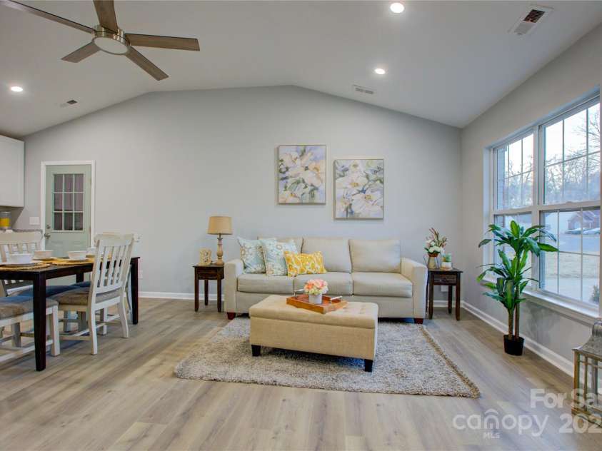 2025 Sloan Drive, Charlotte, NC 28208.  MLS# CAR4215336, YatesRealty ID 4635. 