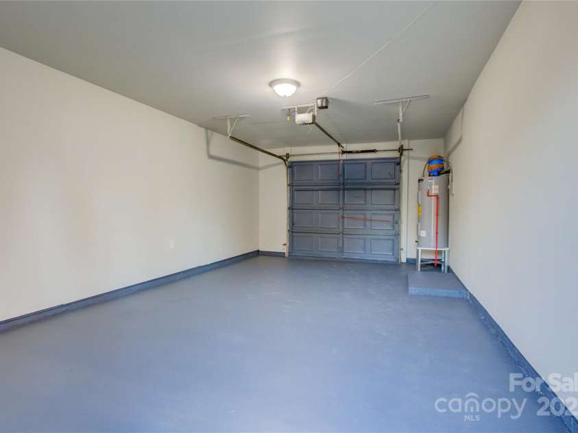 2025 Sloan Drive, Charlotte, NC 28208.  MLS# CAR4215336, YatesRealty ID 4635. 