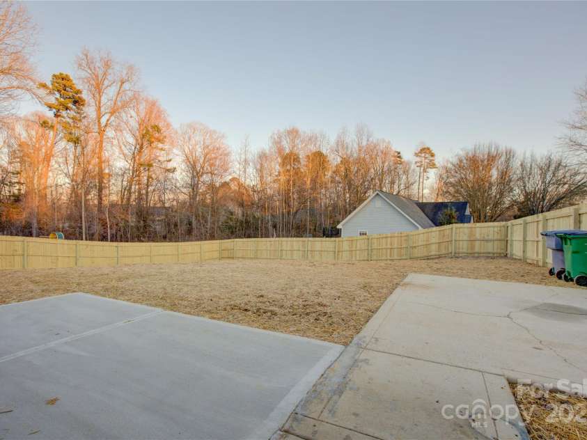 2025 Sloan Drive, Charlotte, NC 28208.  MLS# CAR4215336, YatesRealty ID 4635. 
