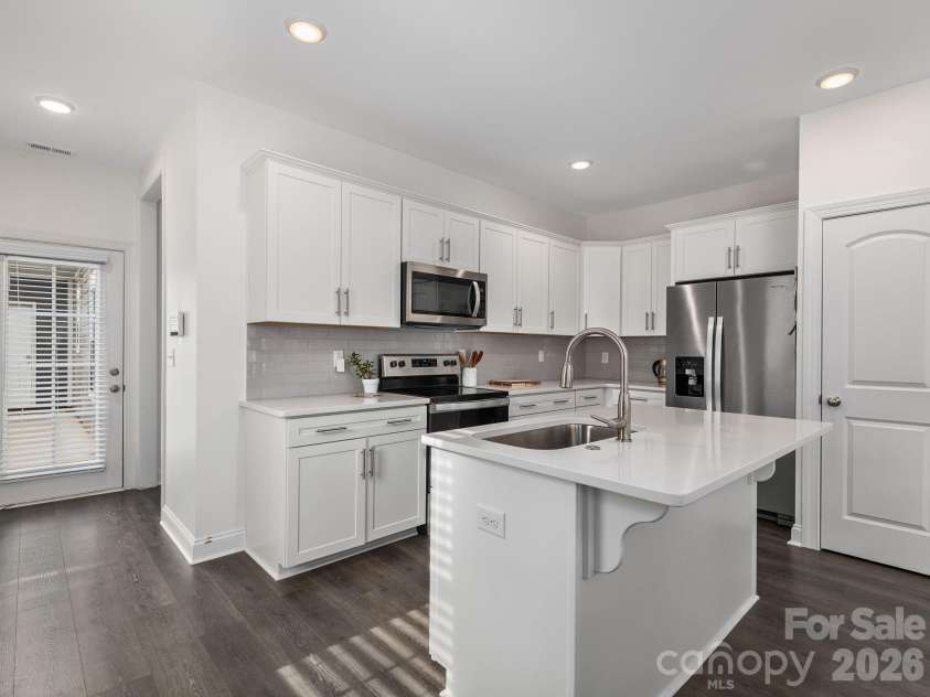 26 Walnut Springs Drive, Asheville, NC 28804.  MLS# CAR4344812, YatesRealty ID 4635. GORGEOUS Kitchen!!