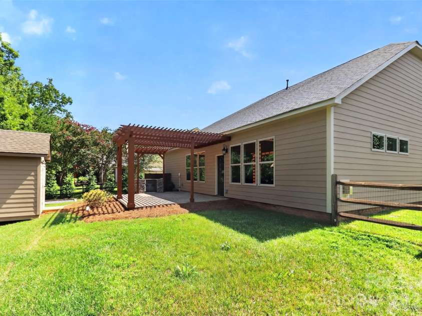 5103 Forest Knoll Court, Indian Trail, NC 28079.  MLS# CAR4414057, YatesRealty ID 46353. 