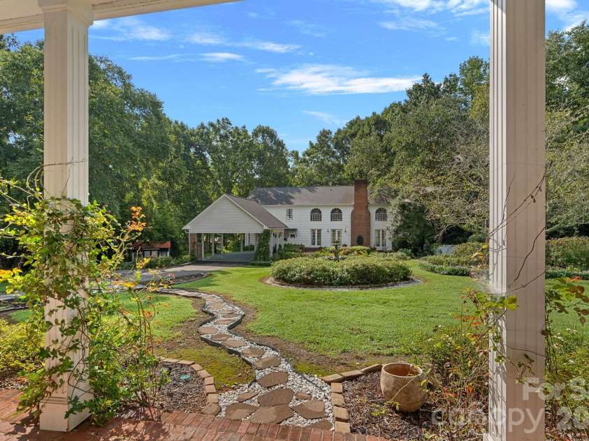 127 Celeste Estates Road, Statesville, NC 28677.  MLS# CAR4416532, YatesRealty ID 46354. 