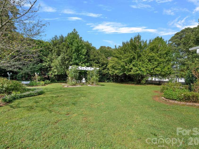 127 Celeste Estates Road, Statesville, NC 28677.  MLS# CAR4416532, YatesRealty ID 46354. 