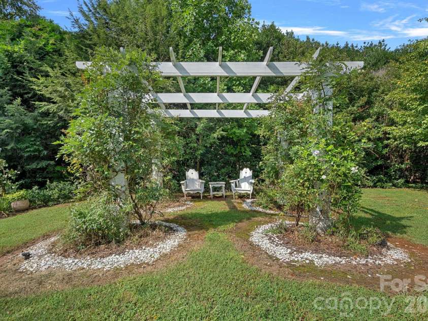 127 Celeste Estates Road, Statesville, NC 28677.  MLS# CAR4416532, YatesRealty ID 46354. 