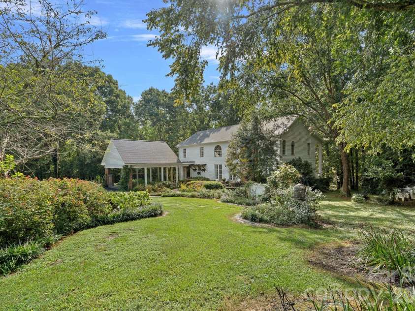 127 Celeste Estates Road, Statesville, NC 28677.  MLS# CAR4416532, YatesRealty ID 46354. 