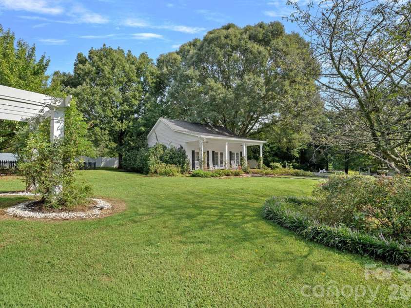 127 Celeste Estates Road, Statesville, NC 28677.  MLS# CAR4416532, YatesRealty ID 46354. 
