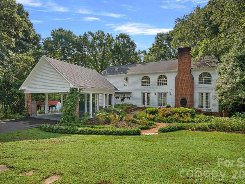 127 Celeste Estates Road, Statesville, NC 28677.  MLS# CAR4416532, YatesRealty ID 46354. 