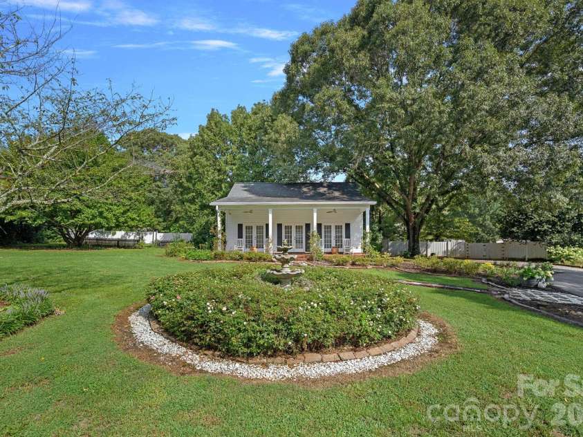 127 Celeste Estates Road, Statesville, NC 28677.  MLS# CAR4416532, YatesRealty ID 46354. 