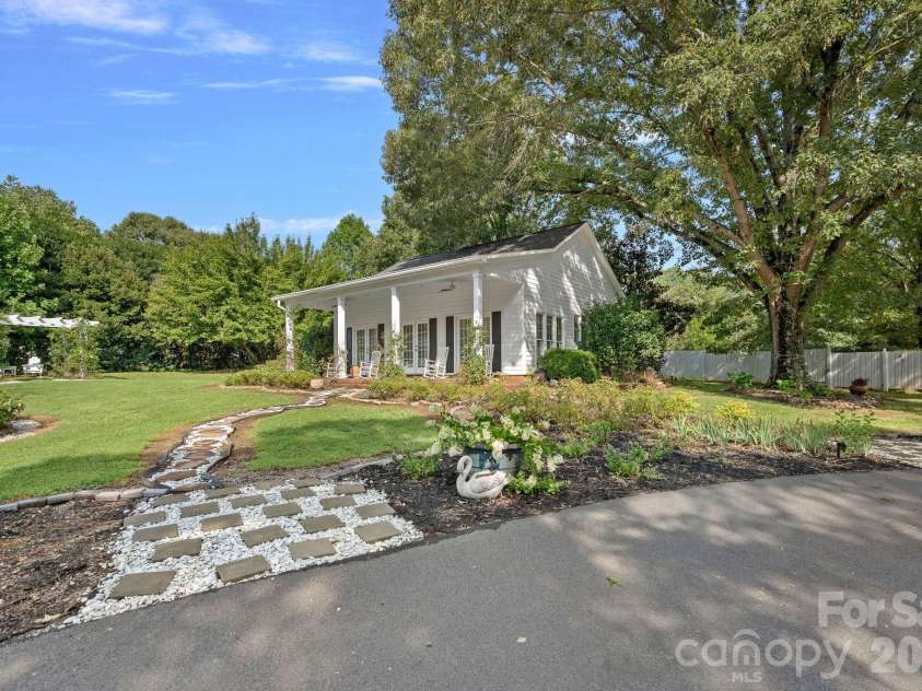 127 Celeste Estates Road, Statesville, NC 28677.  MLS# CAR4416532, YatesRealty ID 46354. 
