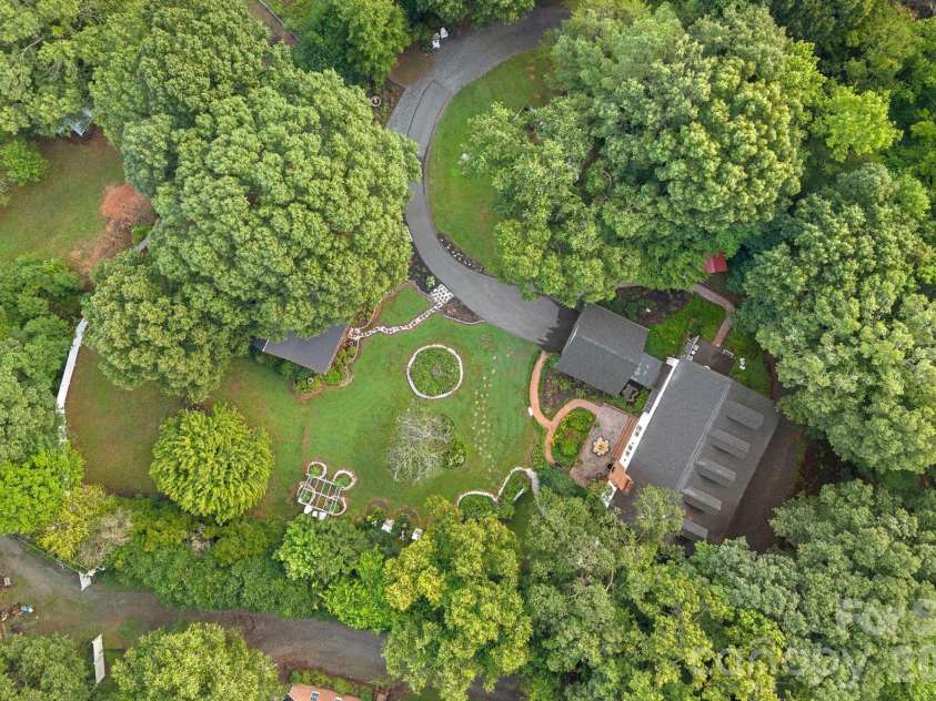 127 Celeste Estates Road, Statesville, NC 28677.  MLS# CAR4416532, YatesRealty ID 46354. 