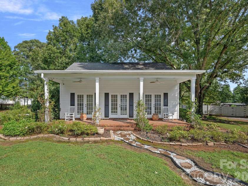 127 Celeste Estates Road, Statesville, NC 28677.  MLS# CAR4416532, YatesRealty ID 46354. The guest house at 127 Celeste Estates
