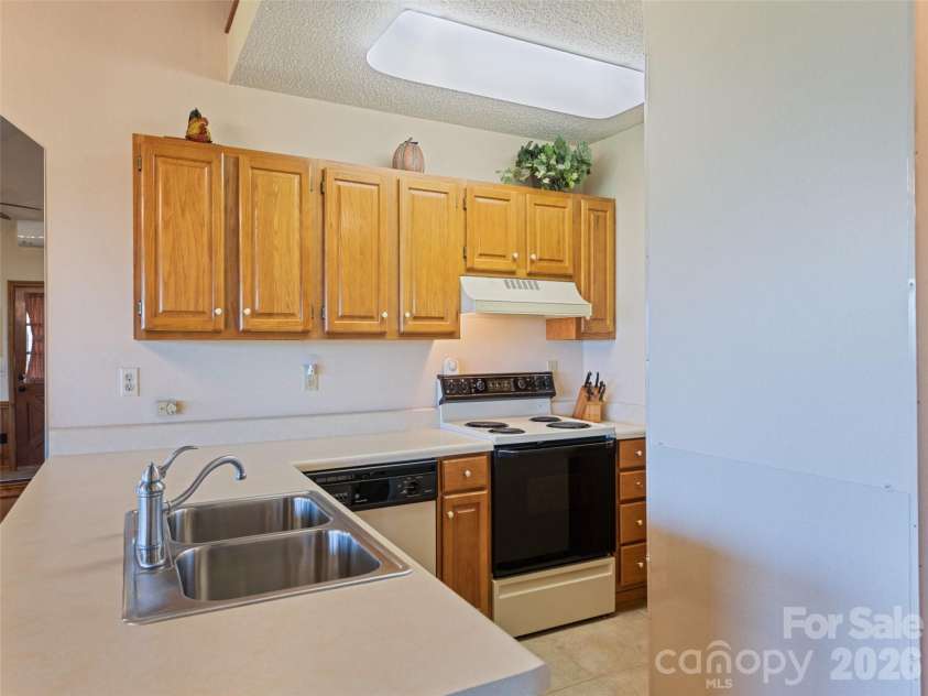600 Brandywine Road, Waynesville, NC 28786.  MLS# CAR4384597, YatesRealty ID 46355. 
