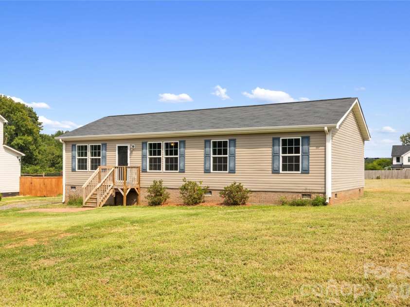 6701 Philadelphia Churc Road, Marshville, NC 28103.  MLS# CAR4415370, YatesRealty ID 46356. 