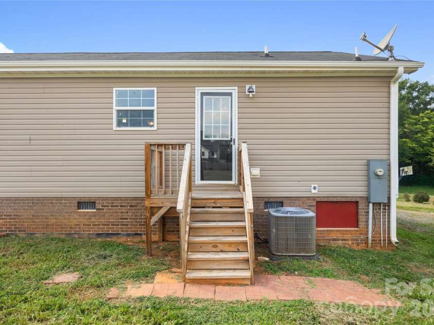 6701 Philadelphia Churc Road, Marshville, NC 28103.  MLS# CAR4415370, YatesRealty ID 46356. 
