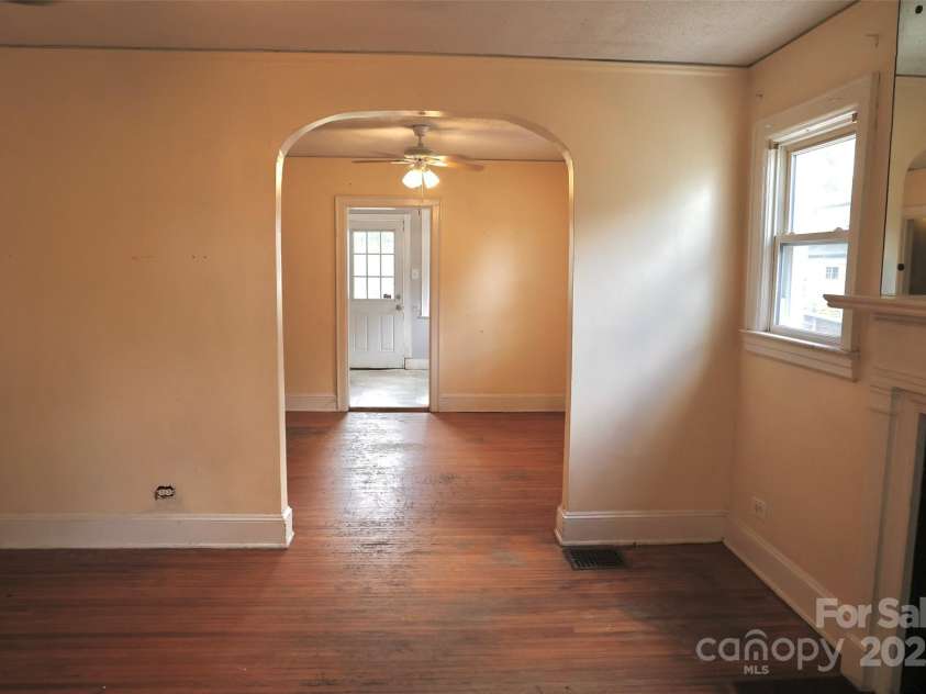 2629 Commonwealth Avenue, Charlotte, NC 28205.  MLS# CAR4295846, YatesRealty ID 46357. 