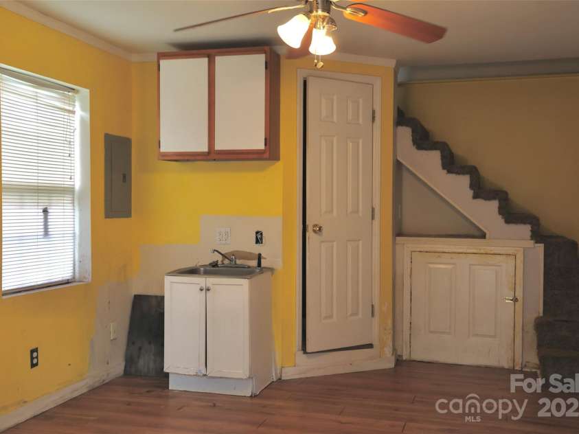 2629 Commonwealth Avenue, Charlotte, NC 28205.  MLS# CAR4295846, YatesRealty ID 46357. Garage down(apt)Needs split unit or Window AC