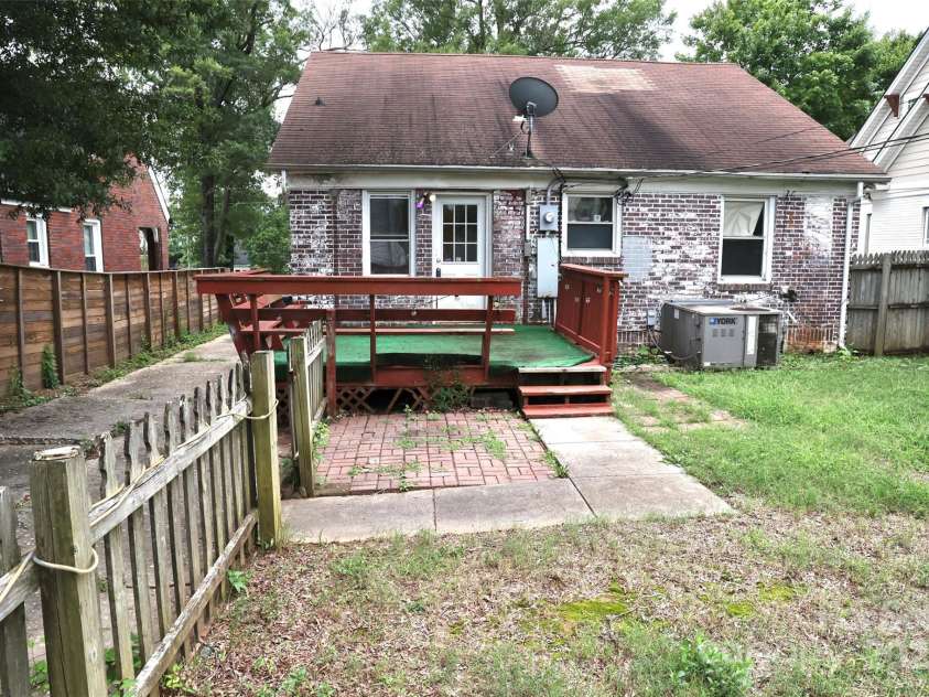 2629 Commonwealth Avenue, Charlotte, NC 28205.  MLS# CAR4295846, YatesRealty ID 46357. Rear