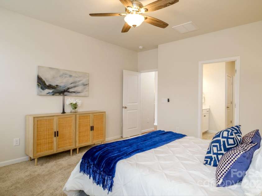 8157 Merryvale Lane, Charlotte, NC 28214.  MLS# CAR4228932, YatesRealty ID 4636. 