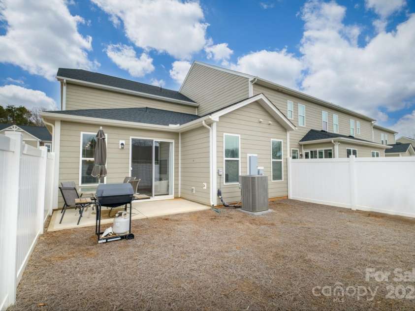 8157 Merryvale Lane, Charlotte, NC 28214.  MLS# CAR4228932, YatesRealty ID 4636. 