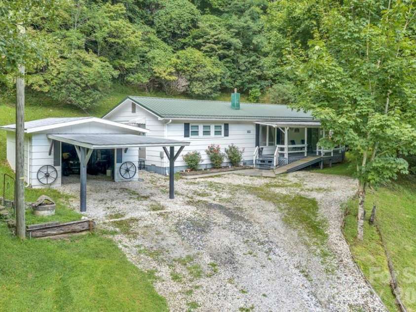 2850 Henson Creek Road, Newland, NC 28657.  MLS# CAR4417420, YatesRealty ID 46360. 