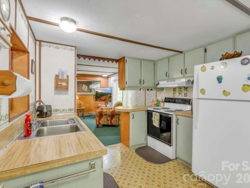 2850 Henson Creek Road, Newland, NC 28657.  MLS# CAR4417420, YatesRealty ID 46360. 