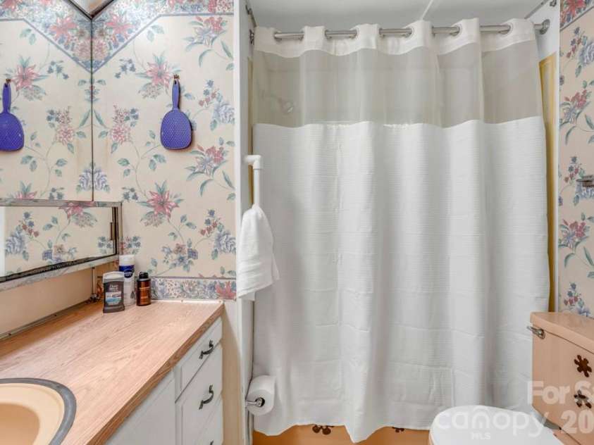 2850 Henson Creek Road, Newland, NC 28657.  MLS# CAR4417420, YatesRealty ID 46360. 
