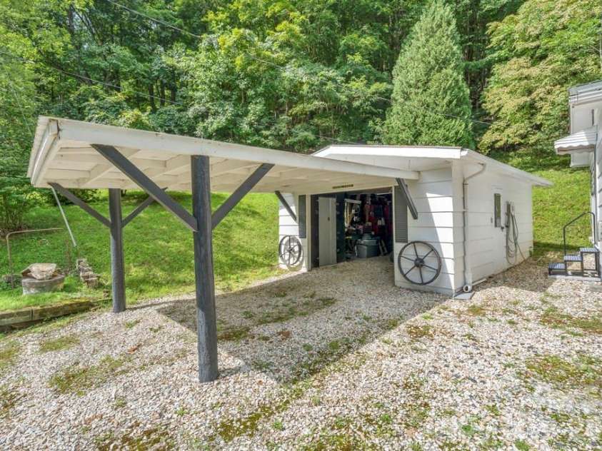 2850 Henson Creek Road, Newland, NC 28657.  MLS# CAR4417420, YatesRealty ID 46360. 