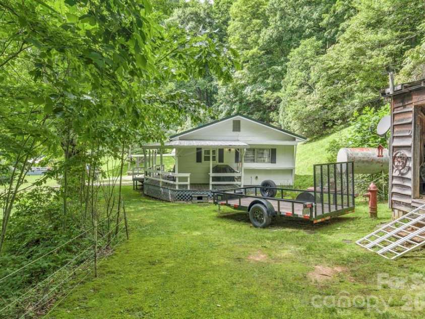 2850 Henson Creek Road, Newland, NC 28657.  MLS# CAR4417420, YatesRealty ID 46360. 