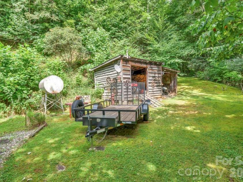 2850 Henson Creek Road, Newland, NC 28657.  MLS# CAR4417420, YatesRealty ID 46360. 