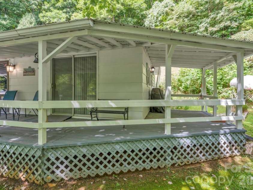 2850 Henson Creek Road, Newland, NC 28657.  MLS# CAR4417420, YatesRealty ID 46360. 