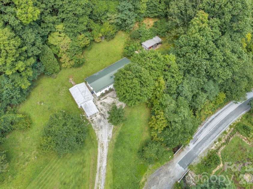 2850 Henson Creek Road, Newland, NC 28657.  MLS# CAR4417420, YatesRealty ID 46360. 
