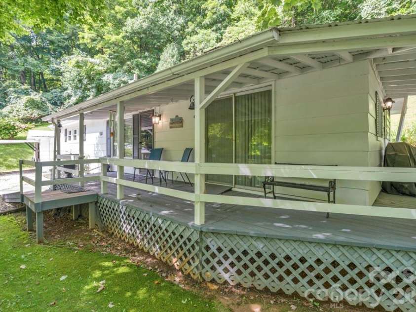 2850 Henson Creek Road, Newland, NC 28657.  MLS# CAR4417420, YatesRealty ID 46360. 