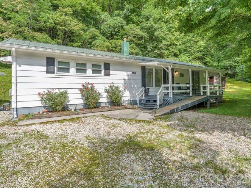 2850 Henson Creek Road, Newland, NC 28657.  MLS# CAR4417420, YatesRealty ID 46360. 