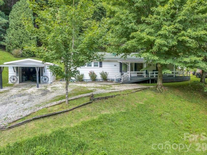 2850 Henson Creek Road, Newland, NC 28657.  MLS# CAR4417420, YatesRealty ID 46360. 