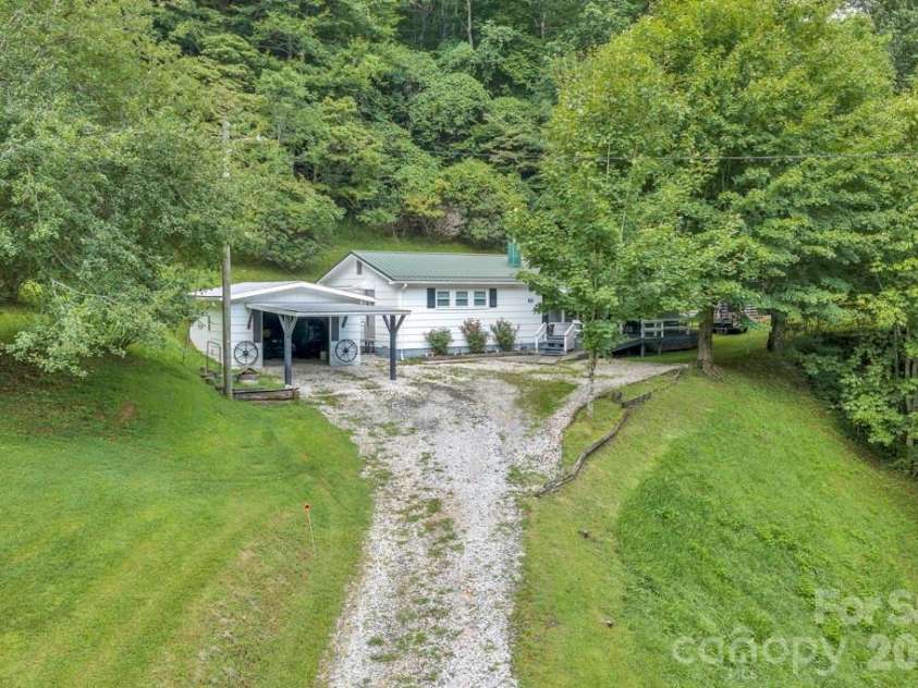 2850 Henson Creek Road, Newland, NC 28657.  MLS# CAR4417420, YatesRealty ID 46360. 