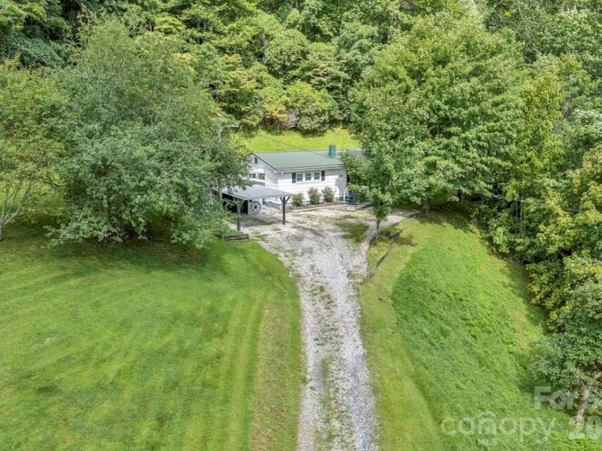 2850 Henson Creek Road, Newland, NC 28657.  MLS# CAR4417420, YatesRealty ID 46360. 