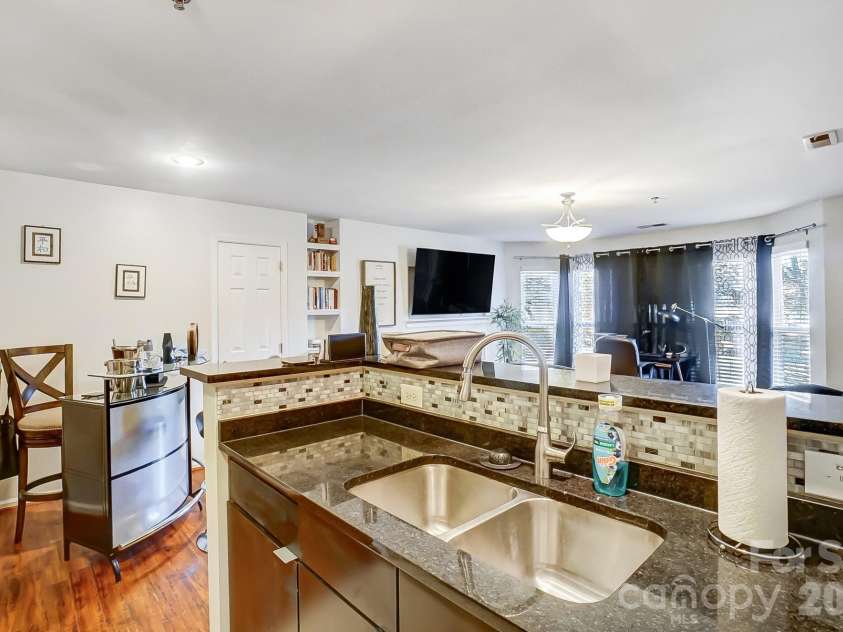 529 Graham Street, Charlotte, NC 28202.  MLS# CAR4417382, YatesRealty ID 46361. 