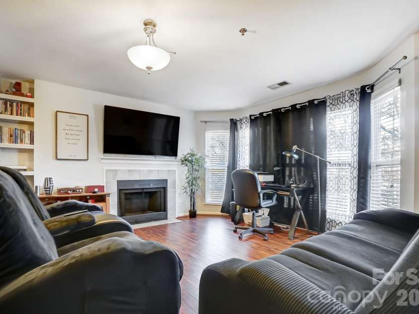 529 Graham Street, Charlotte, NC 28202.  MLS# CAR4417382, YatesRealty ID 46361. 