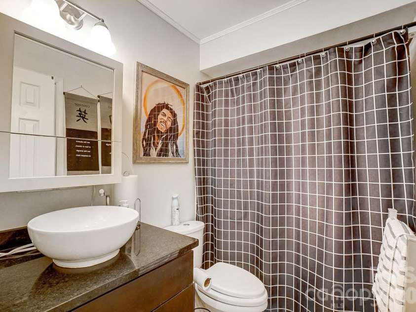 529 Graham Street, Charlotte, NC 28202.  MLS# CAR4417382, YatesRealty ID 46361. 